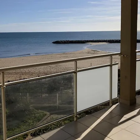 Front De Appartement
